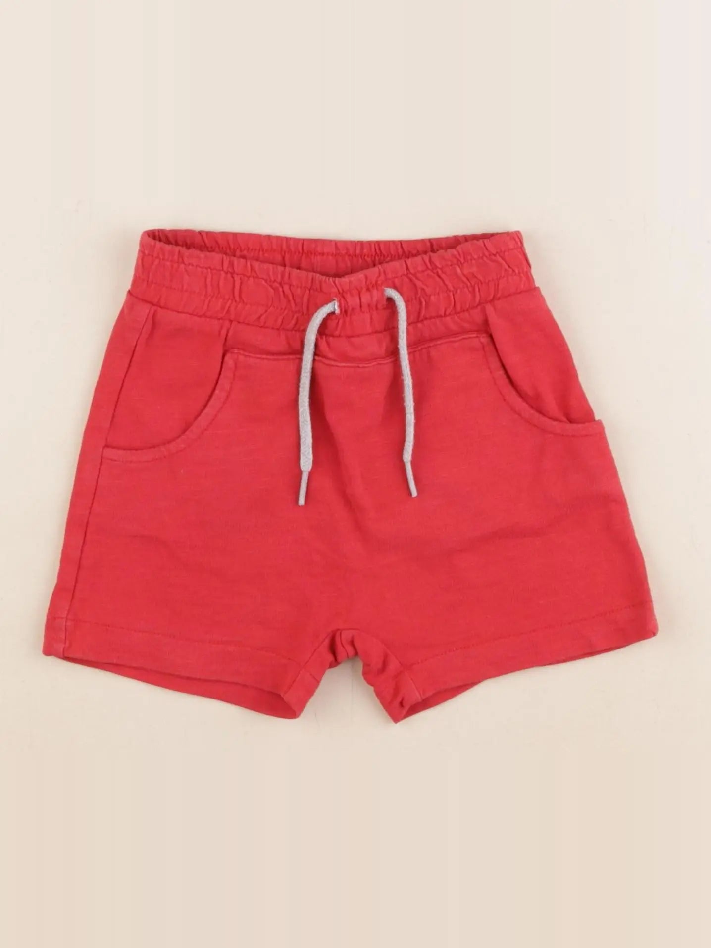 Vertbaudet - short rouge - 18 mois