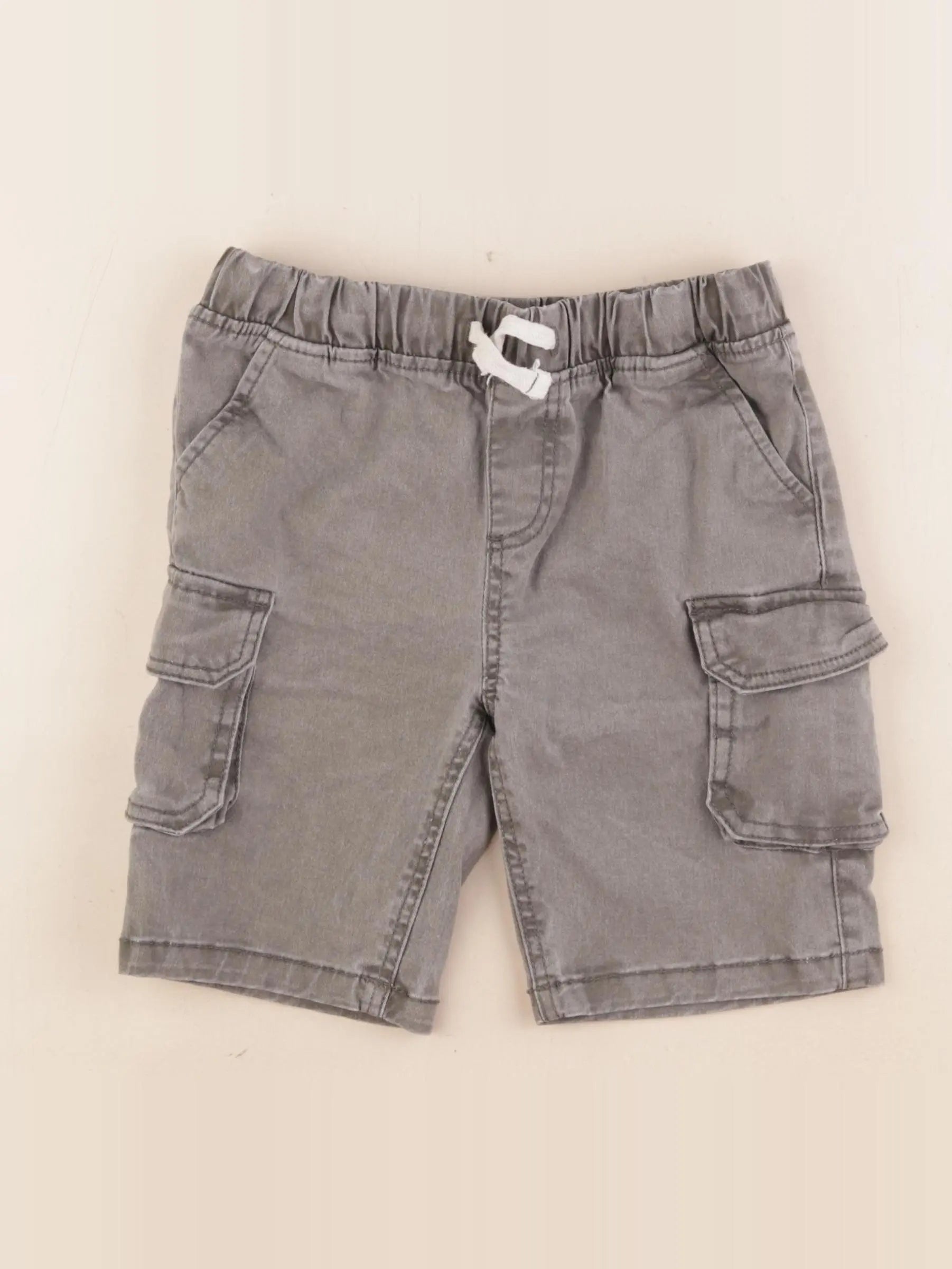 Vertbaudet - short vert - 7 ans