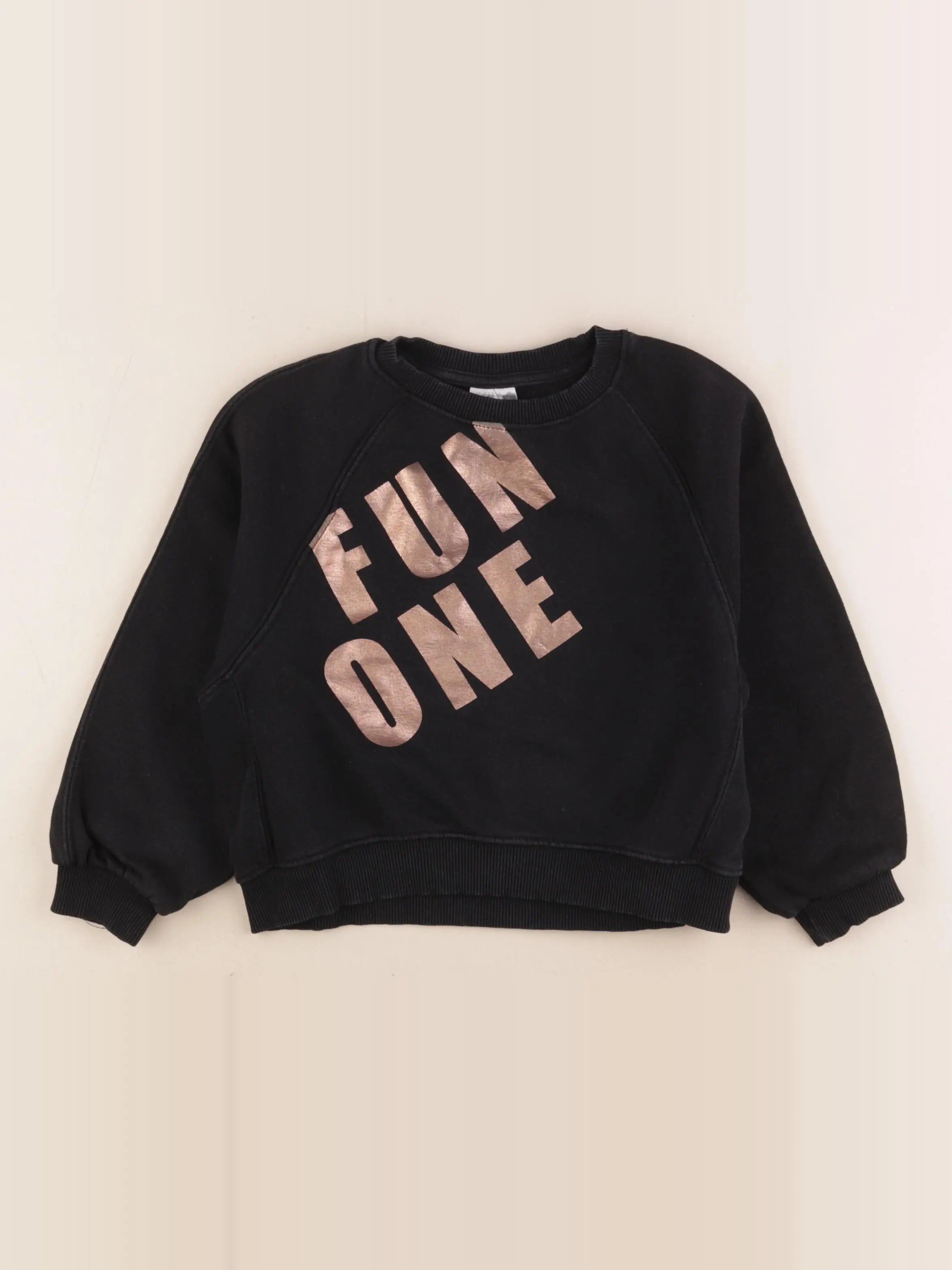 Zara - sweat noir - 7 ans