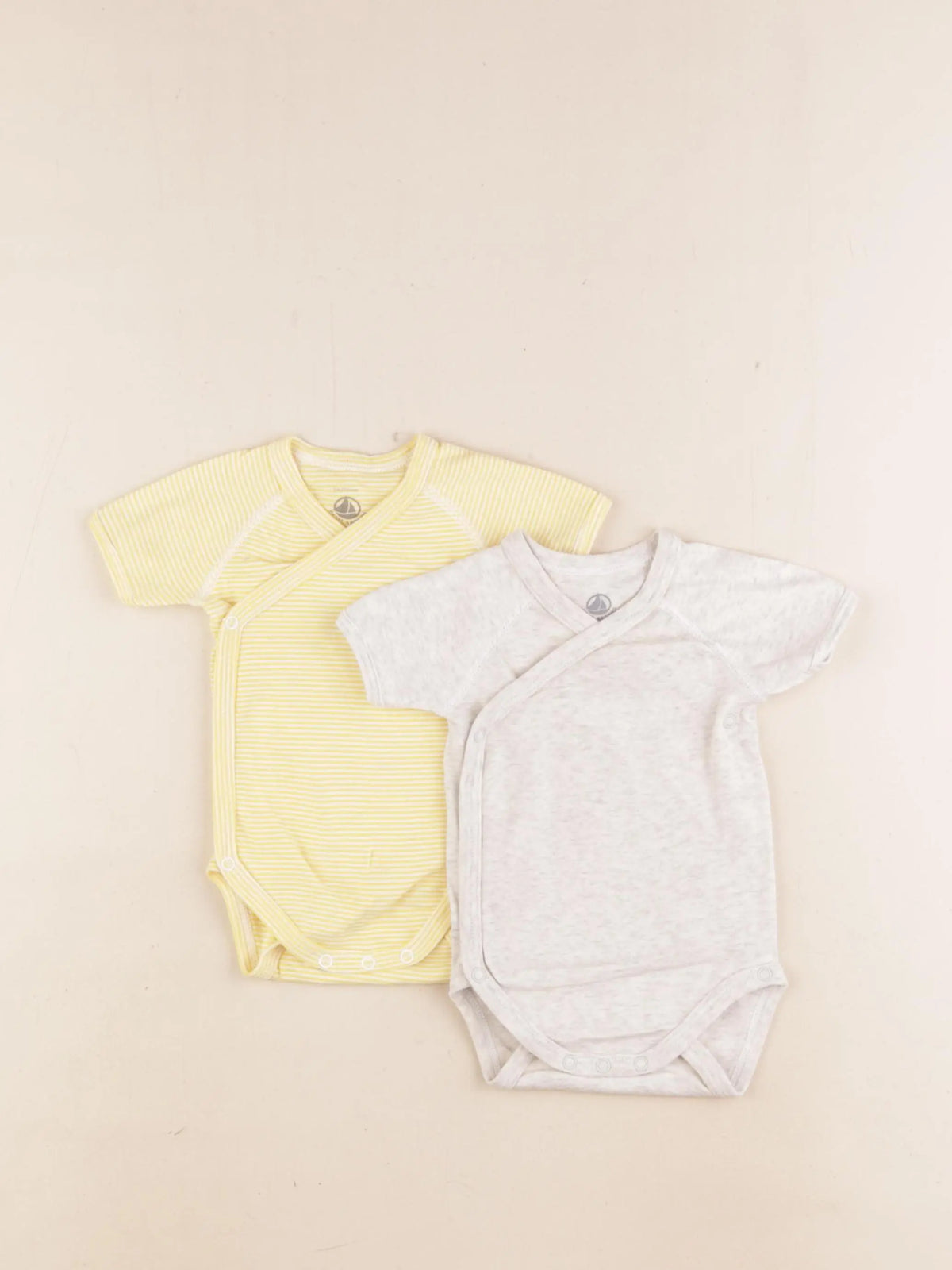 Petit Bateau - lot de 2 bodies en coton jaune, beige - 3 mois