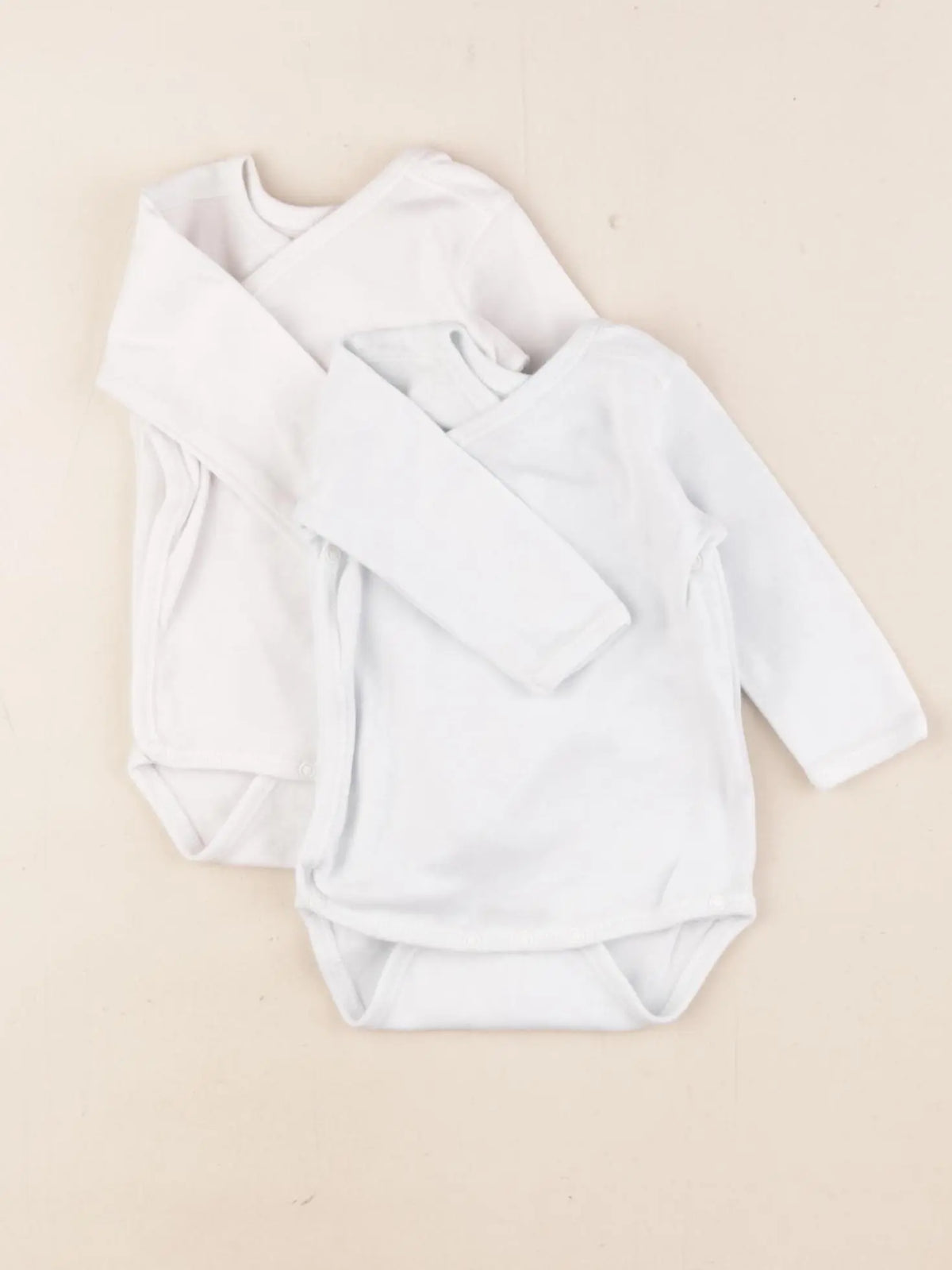 Bonpoint - lot de 2 bodies en coton bleu, blanc - 1 mois