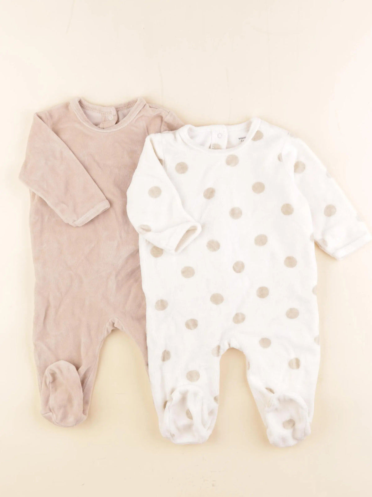 Vertbaudet - lot de 2 pyjamas velours blanc, beige - 6 mois