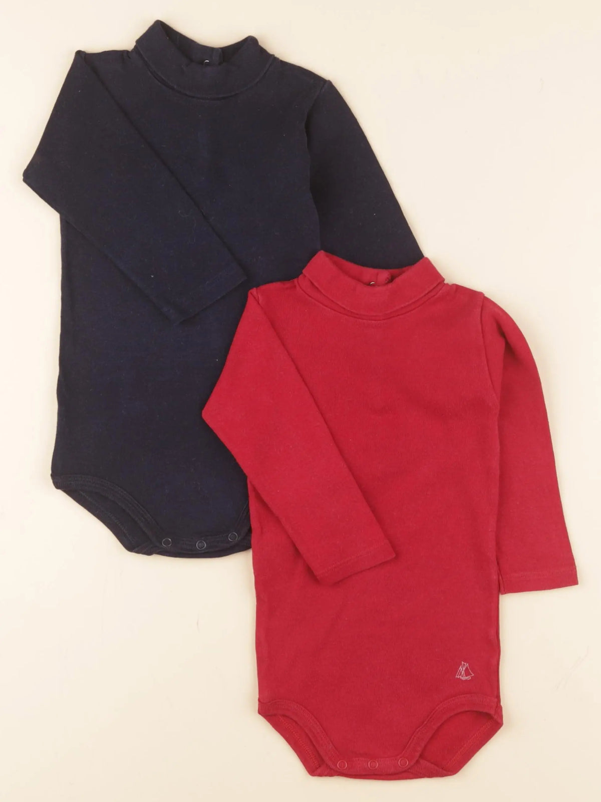 Petit Bateau - lot de 2 bodies à col bleu, rouge - 12 mois