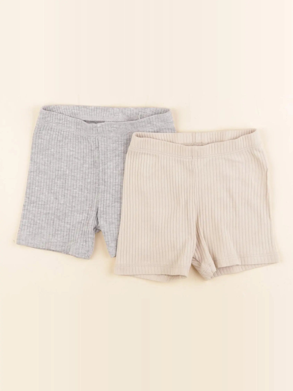 H&M - lot de 2 shorts multicolore - 6/9 mois