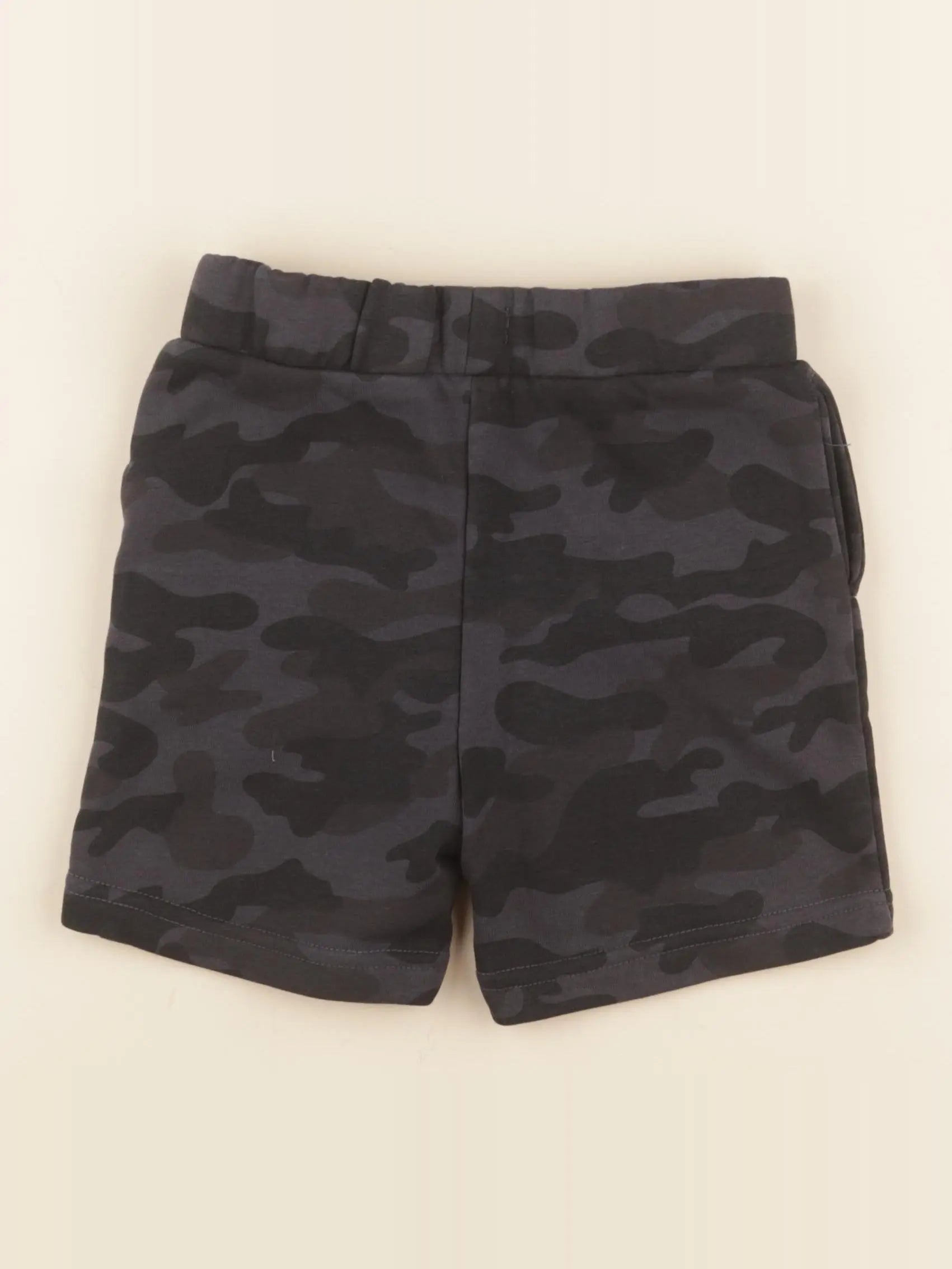 Vertbaudet - short noir - 6 ans
