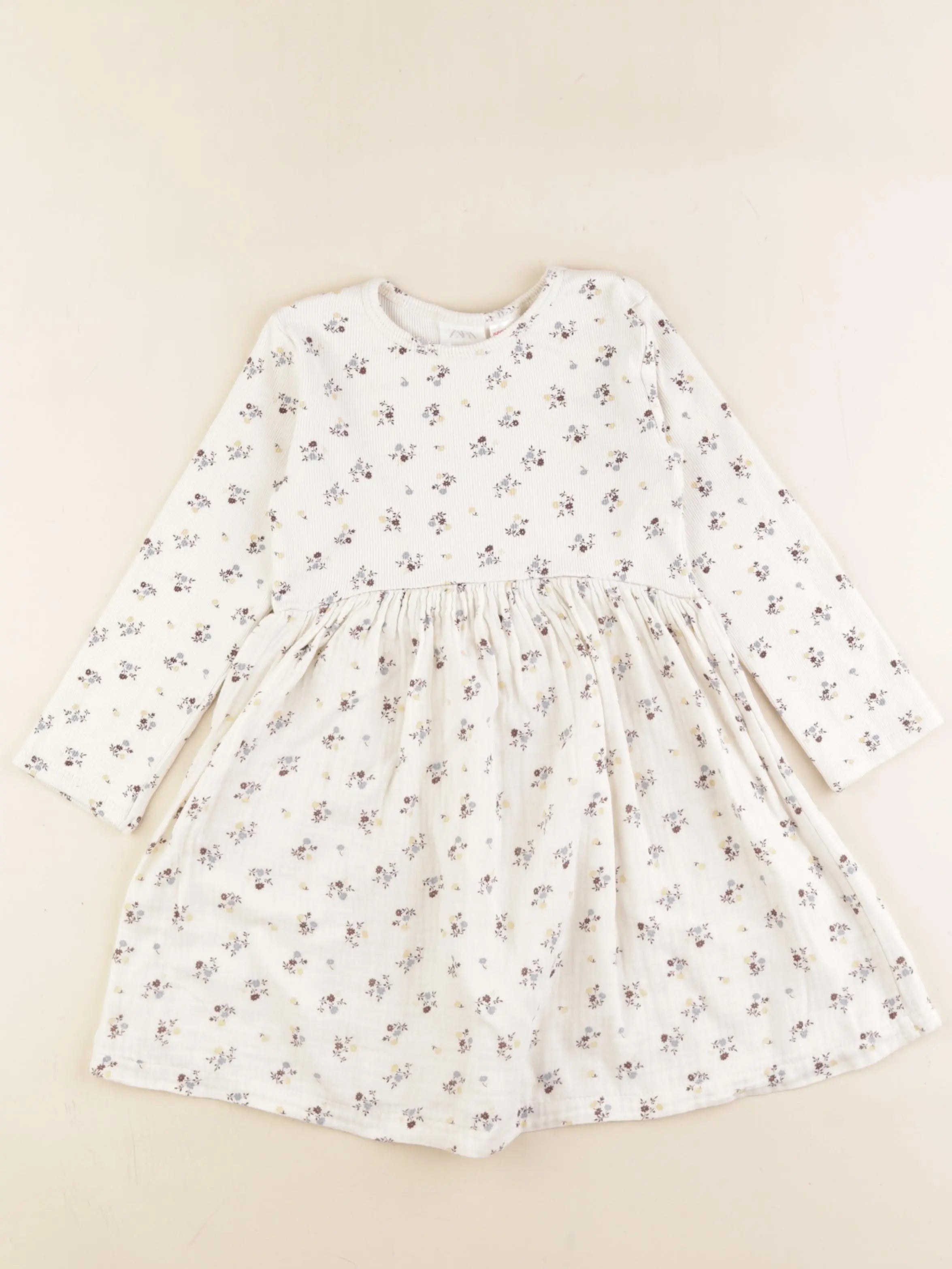 Zara - robe beige - 5 ans