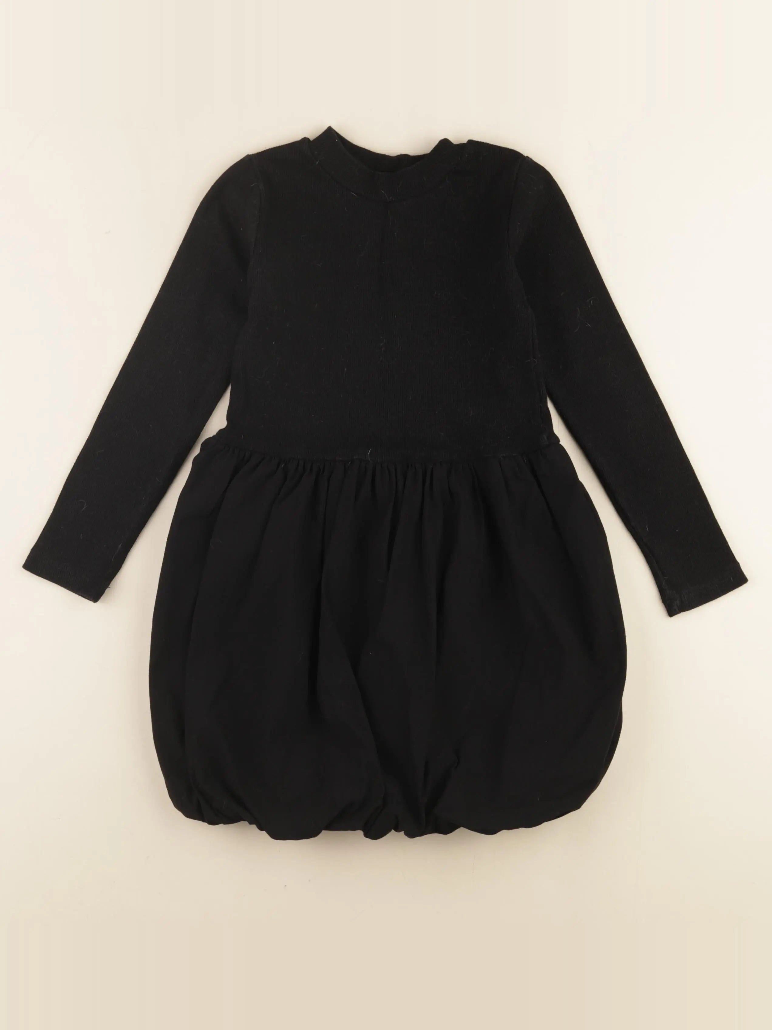Zara - robe noir - 7 ans