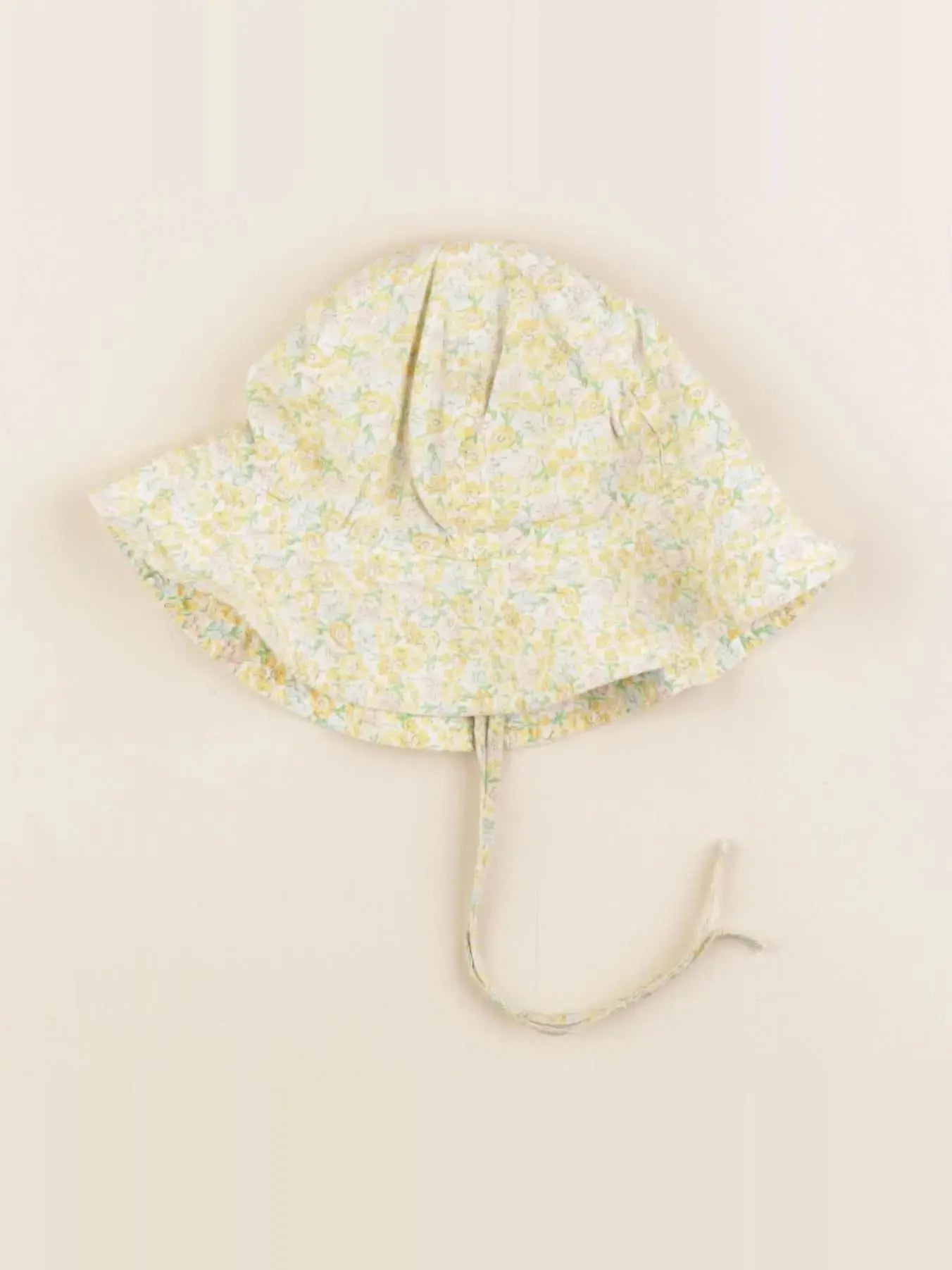Amande - chapeau jaune - 12 mois