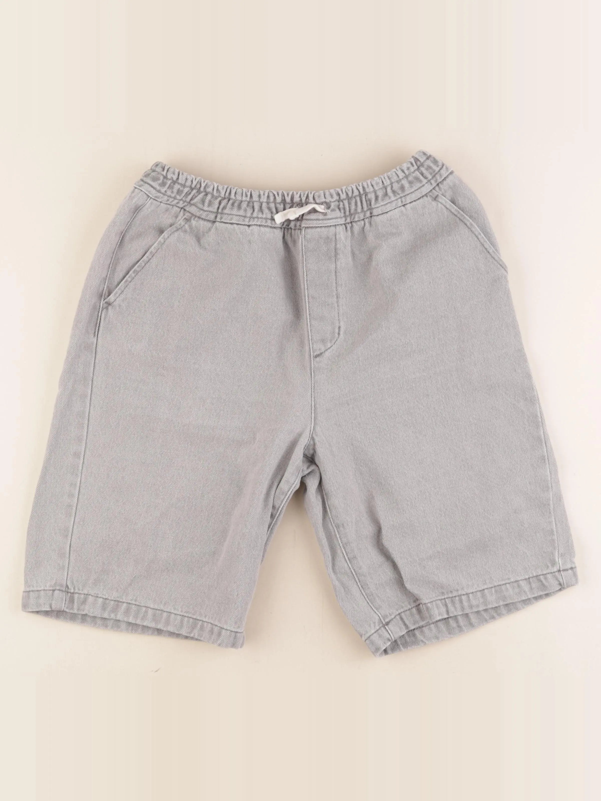 Hundred Pieces - short gris - 16 ans