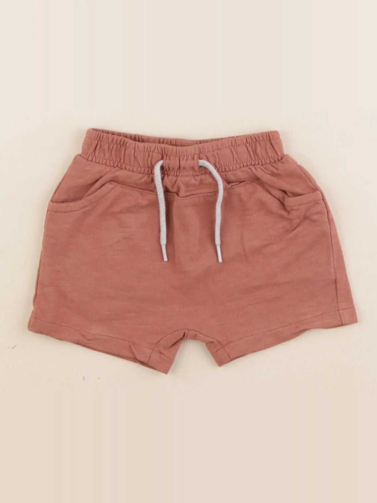 Vertbaudet - short rouge - 9 mois