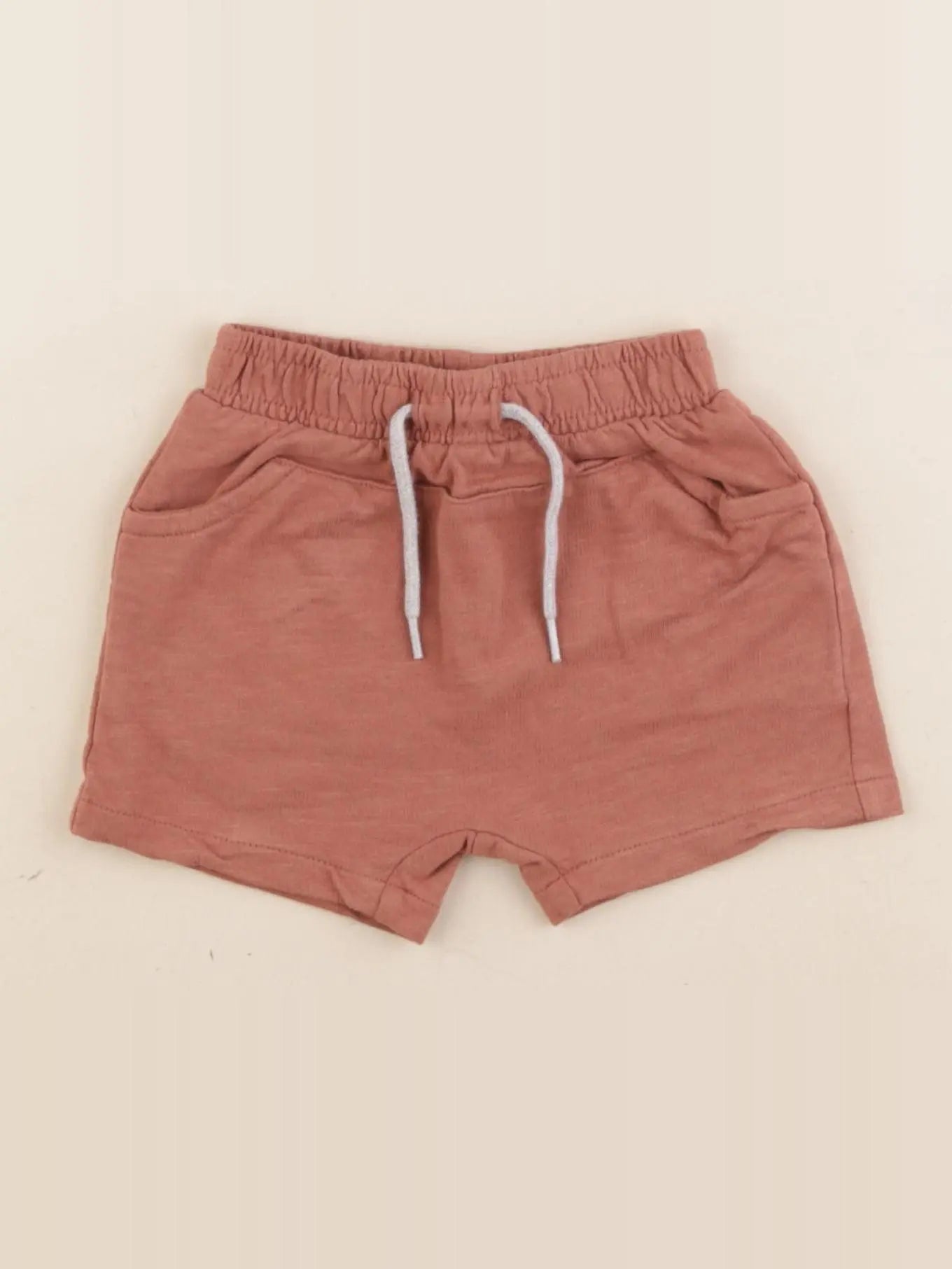 Vertbaudet - short rouge - 9 mois