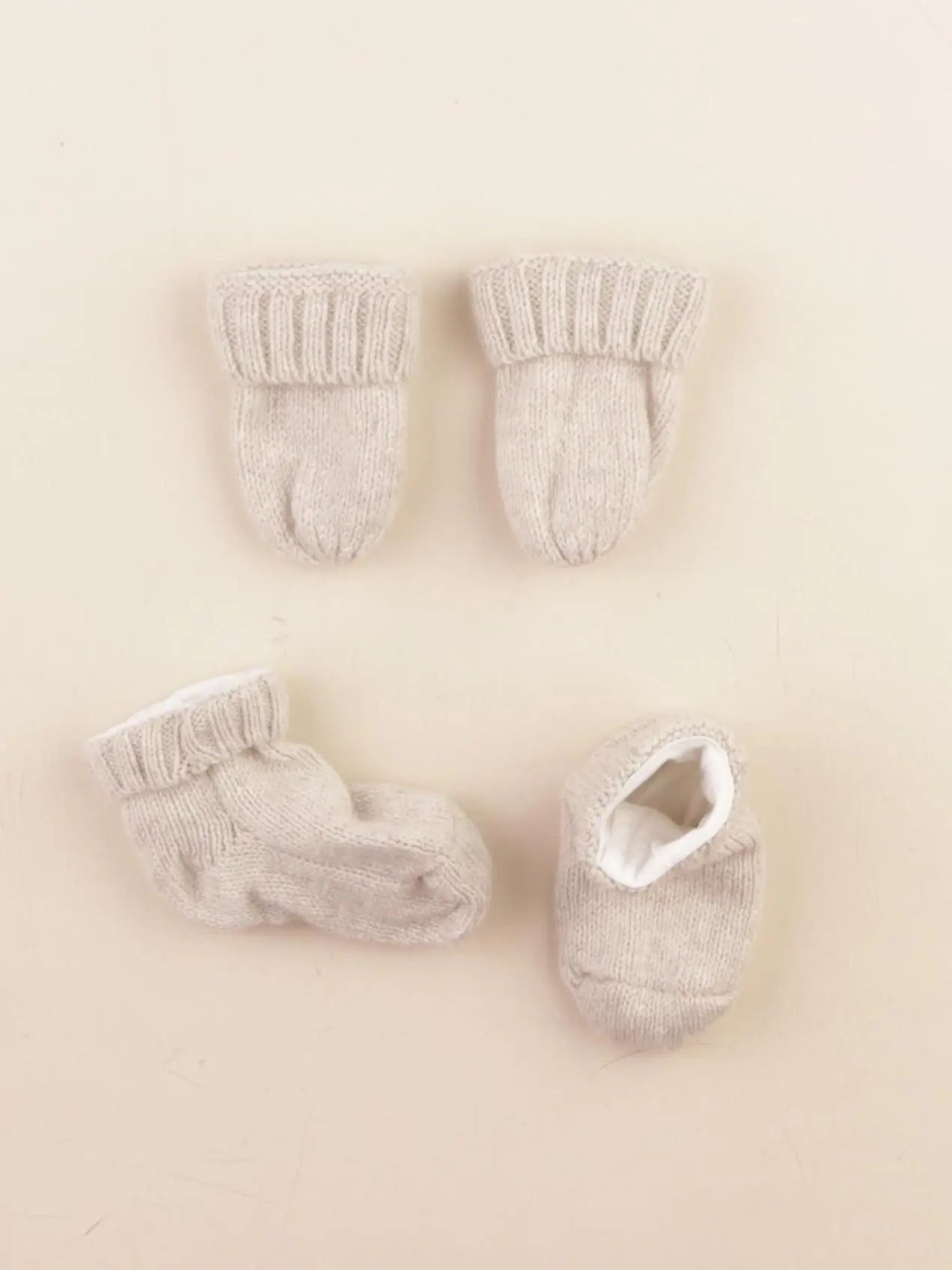 Vertbaudet - ensemble bonnet/chaussons marron - 3/6 mois