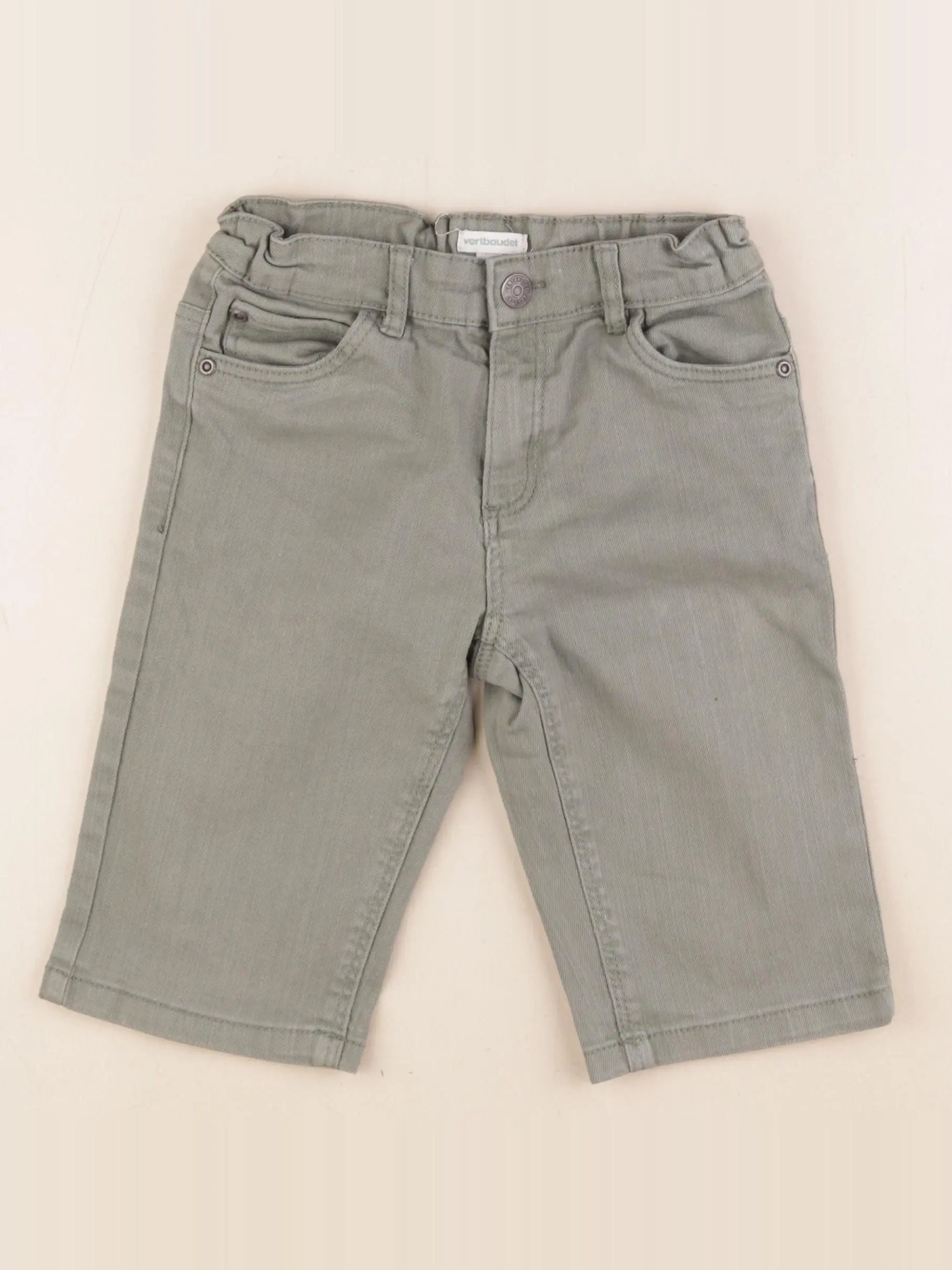 Vertbaudet - short vert - 7 ans