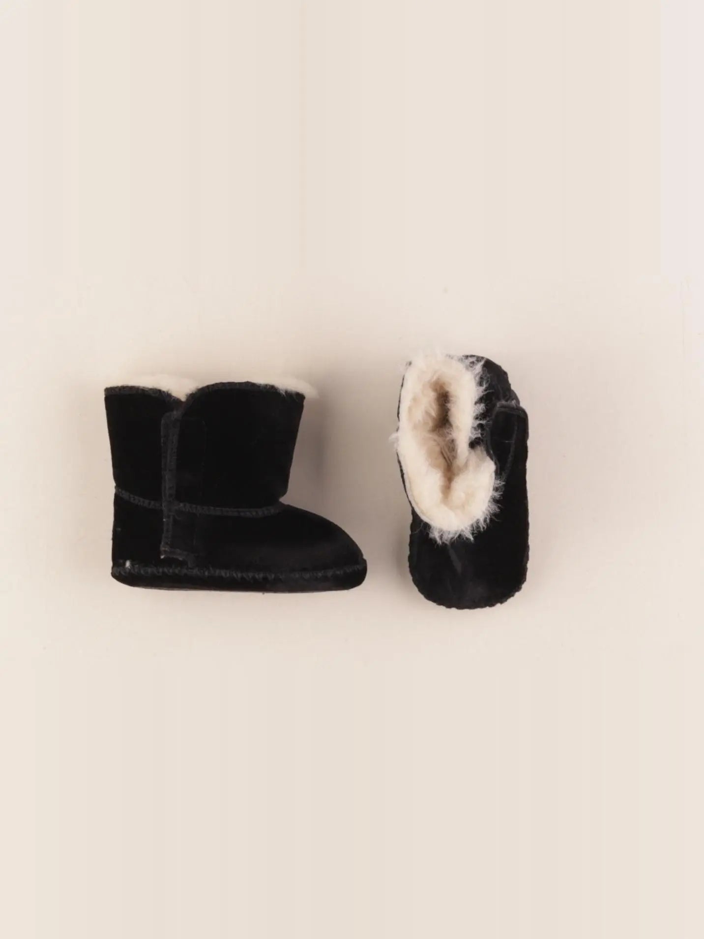 UGG - chaussons noir - pointure 18