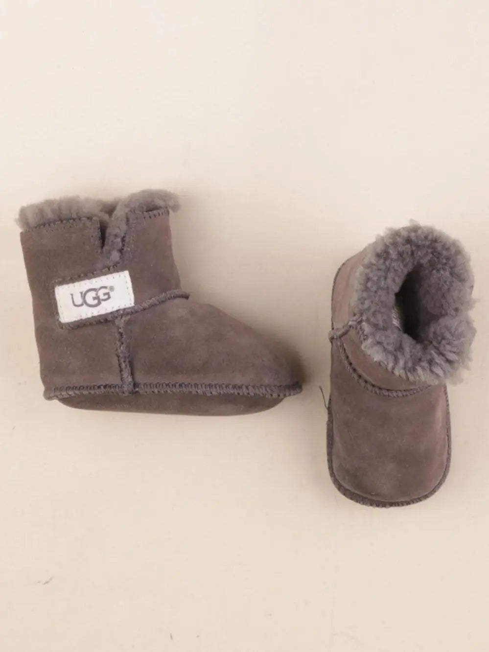 UGG - chaussons taupe - pointure 18