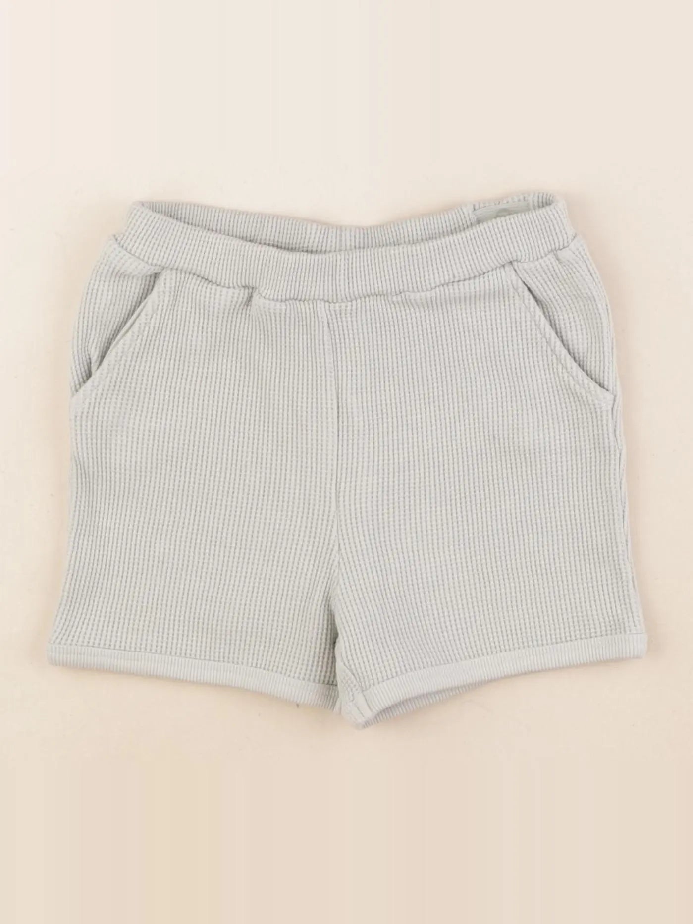 H&M - short vert - 18/24 mois