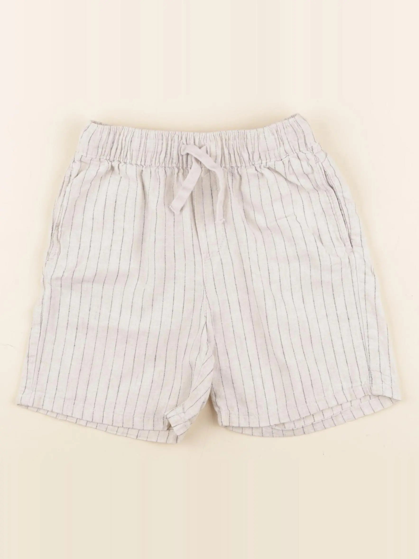H&M - short blanc - 3/4 ans
