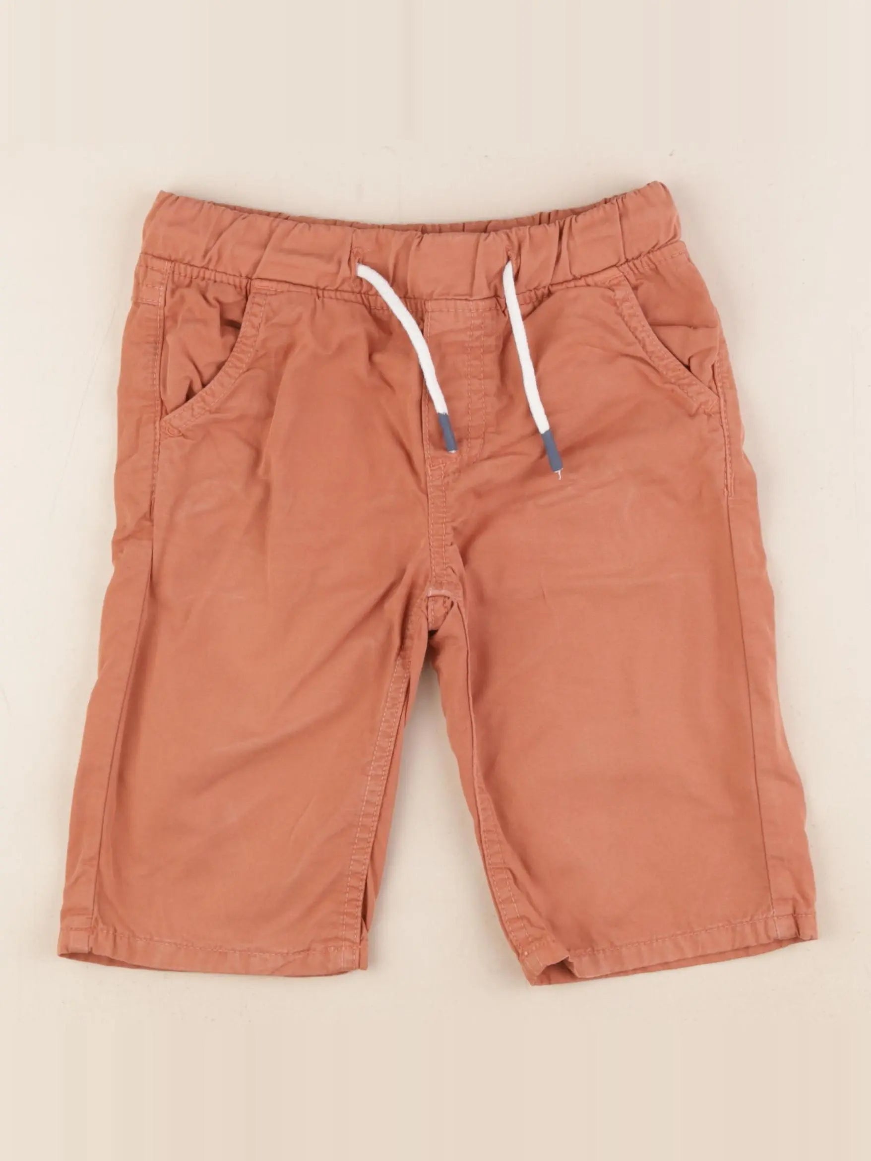 Vertbaudet - short rouge - 6 ans
