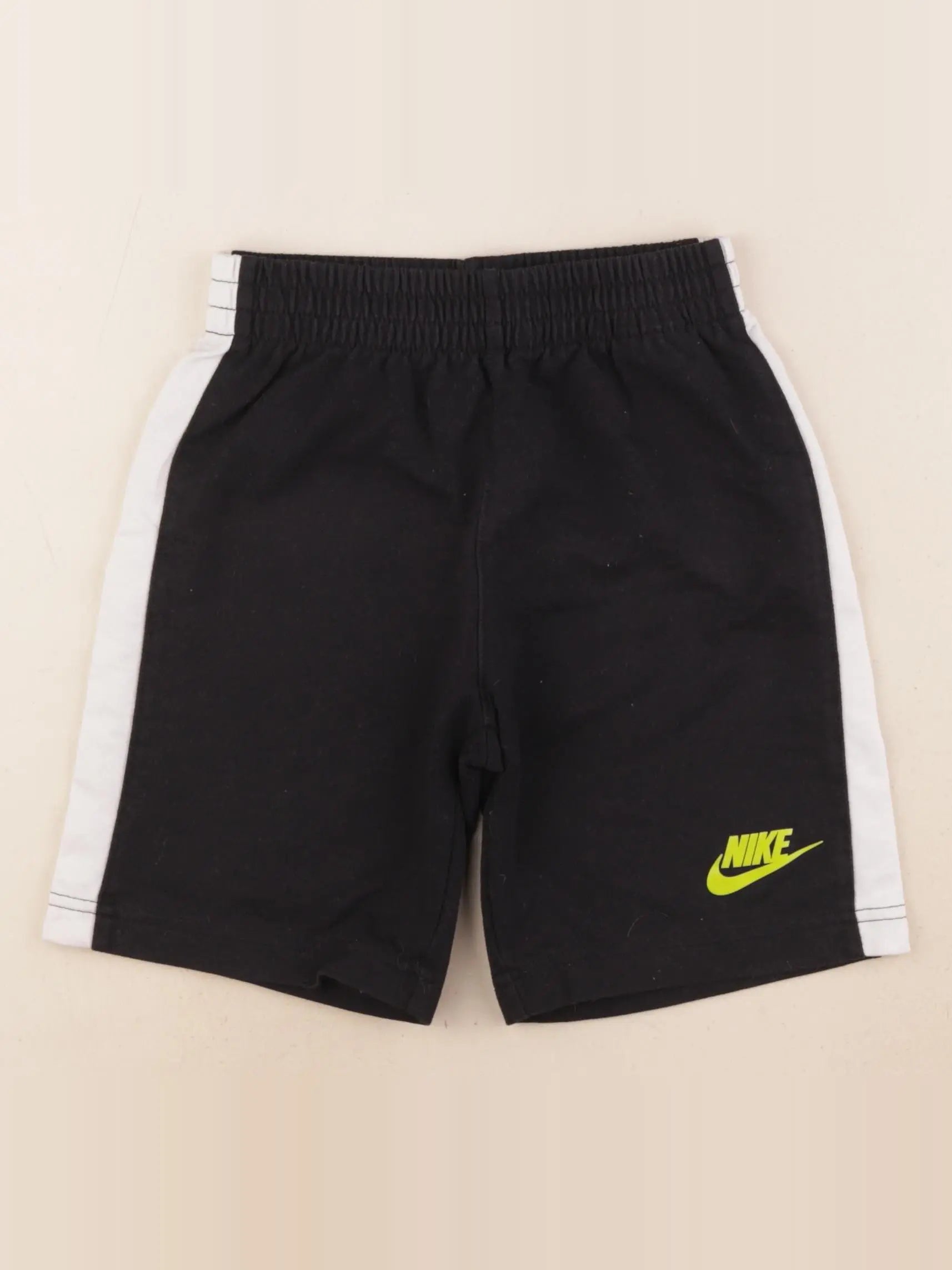Nike - short noir - 6/7 ans