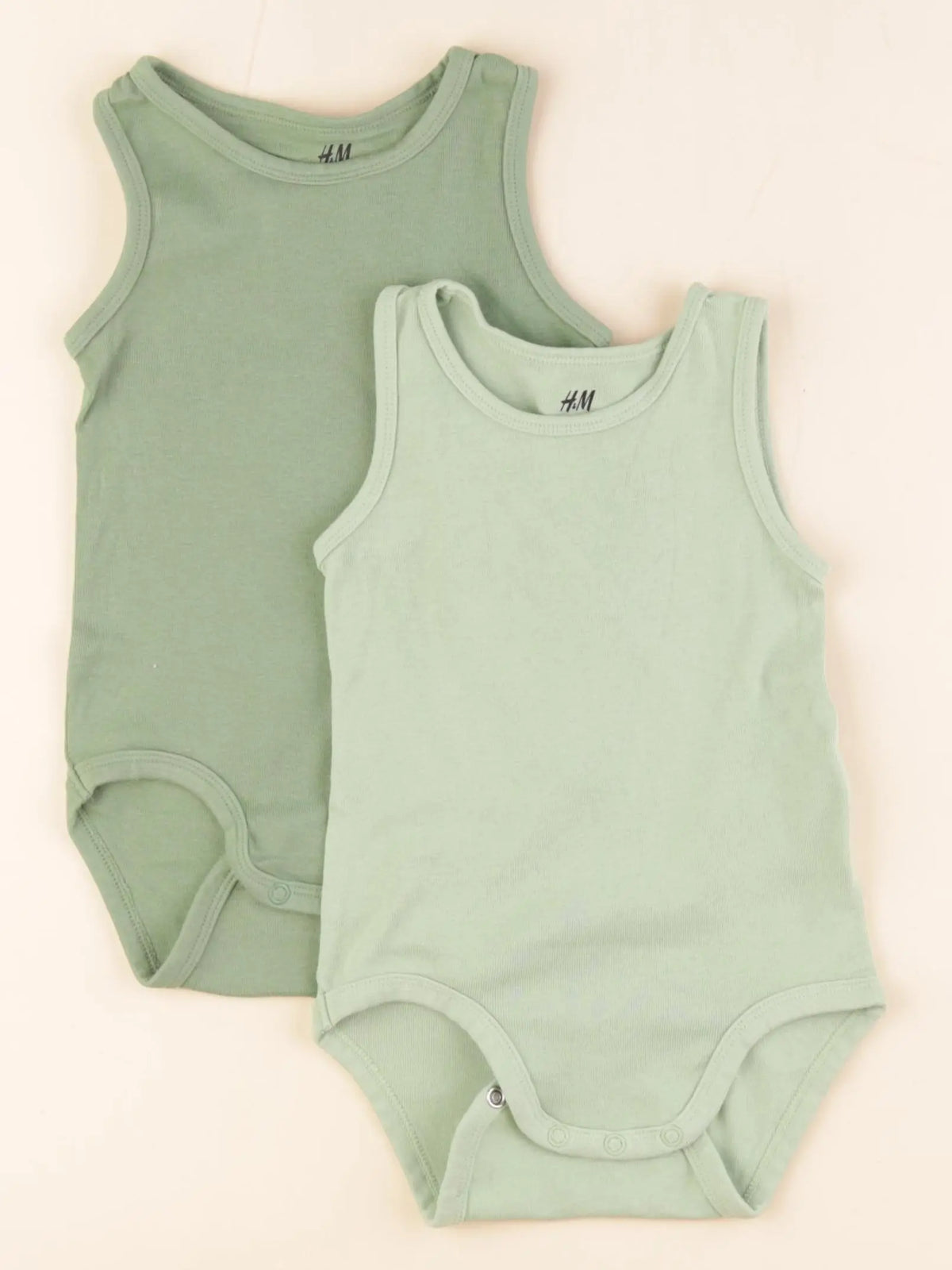 H&M - lot de 2 bodies en coton vert - 9/12 mois