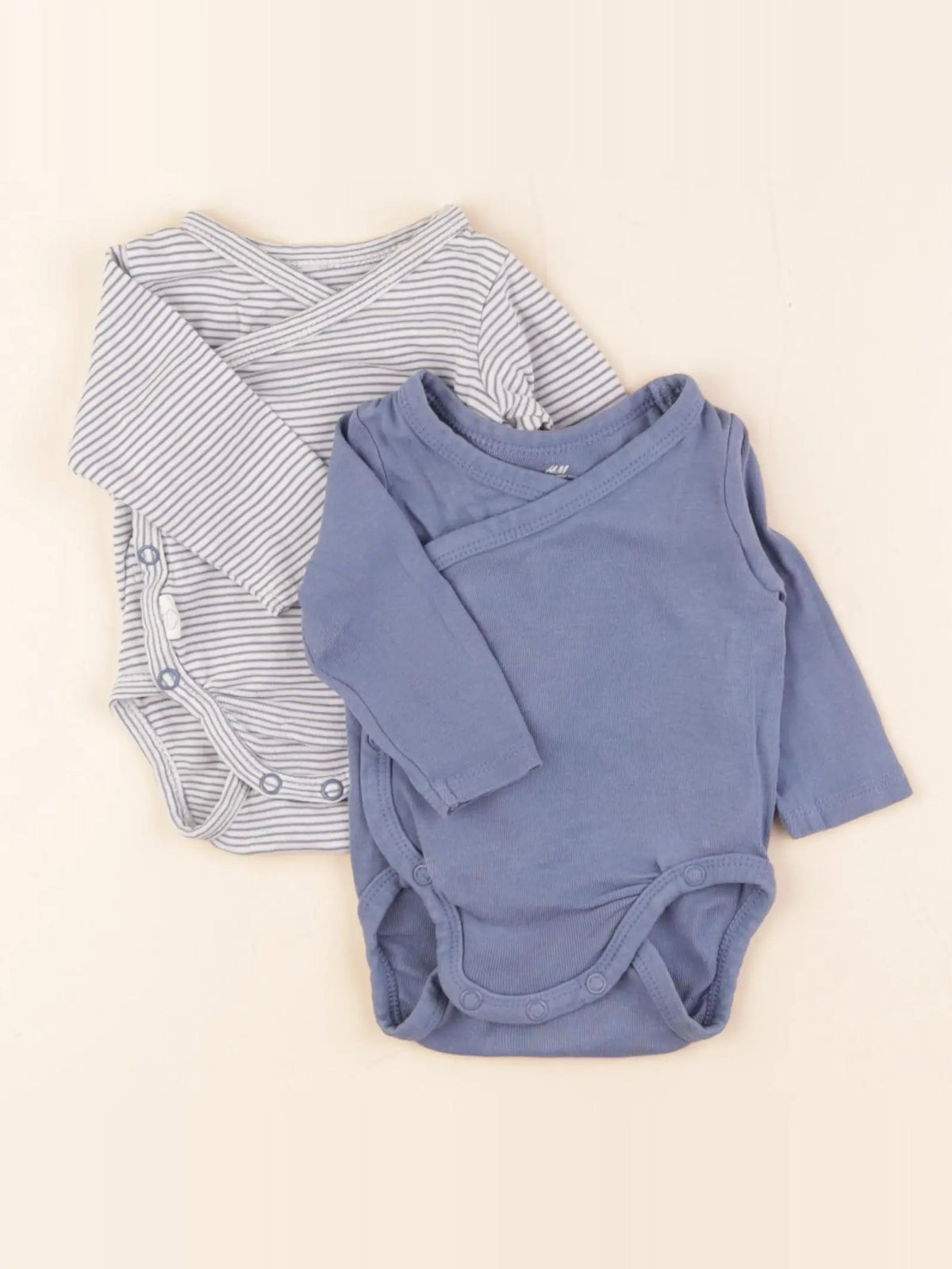 H&M - lot de 2 bodies en coton blanc, bleu - 1/2 mois