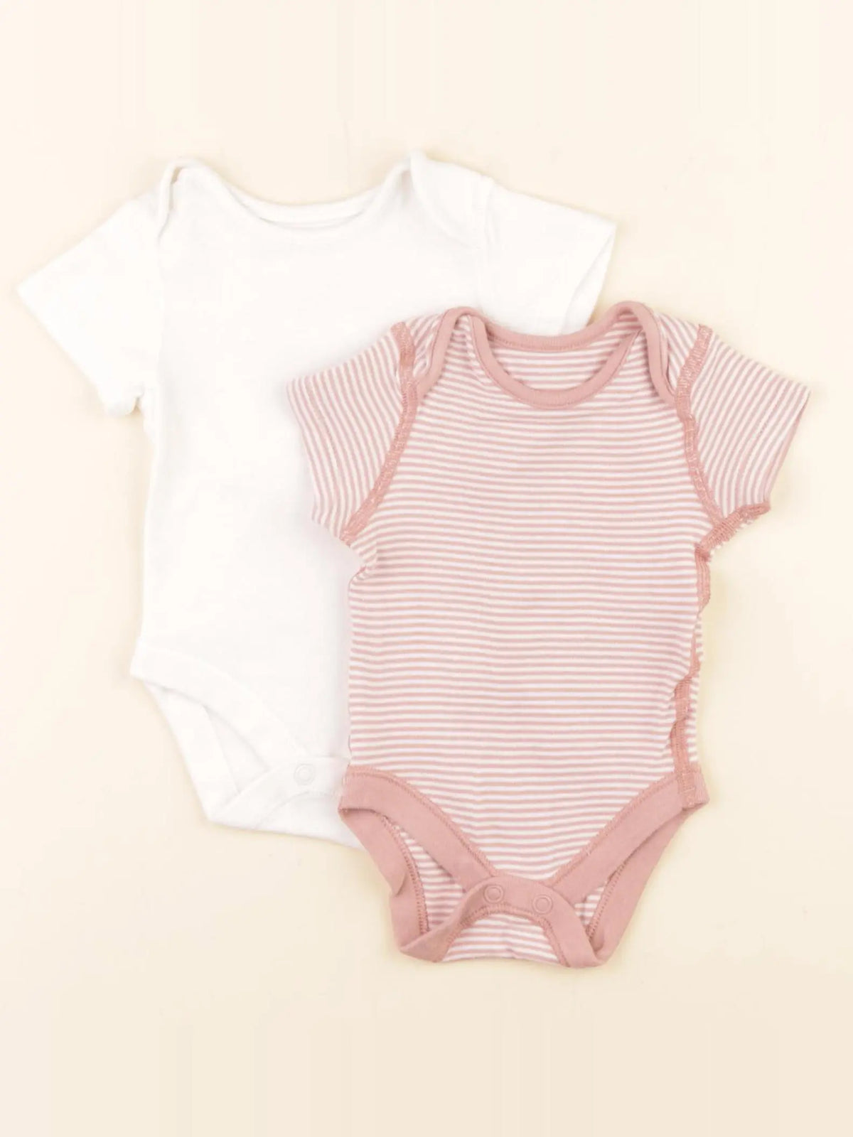 Marks & Spencer  - lot de 2 bodies en coton blanc, rose - 3 mois