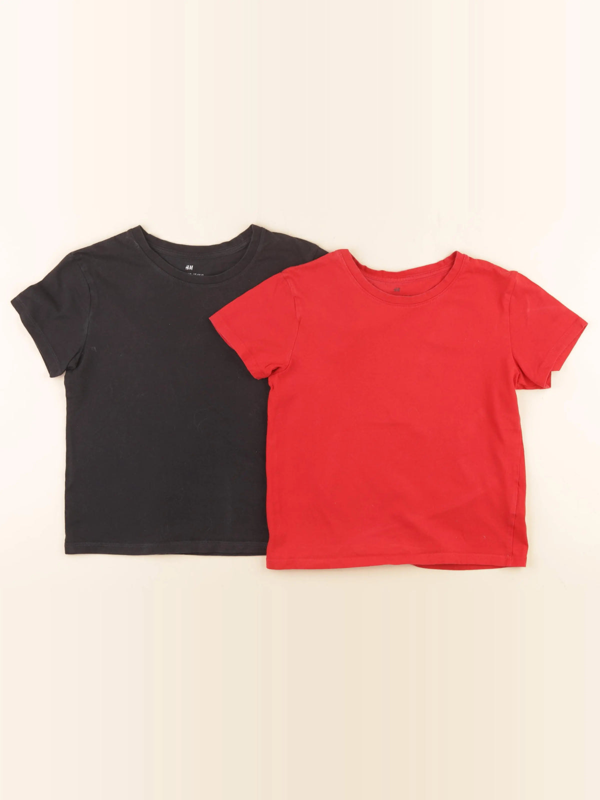 H&M - lot de 2 tee-shirts noir, rouge - 6/8 ans