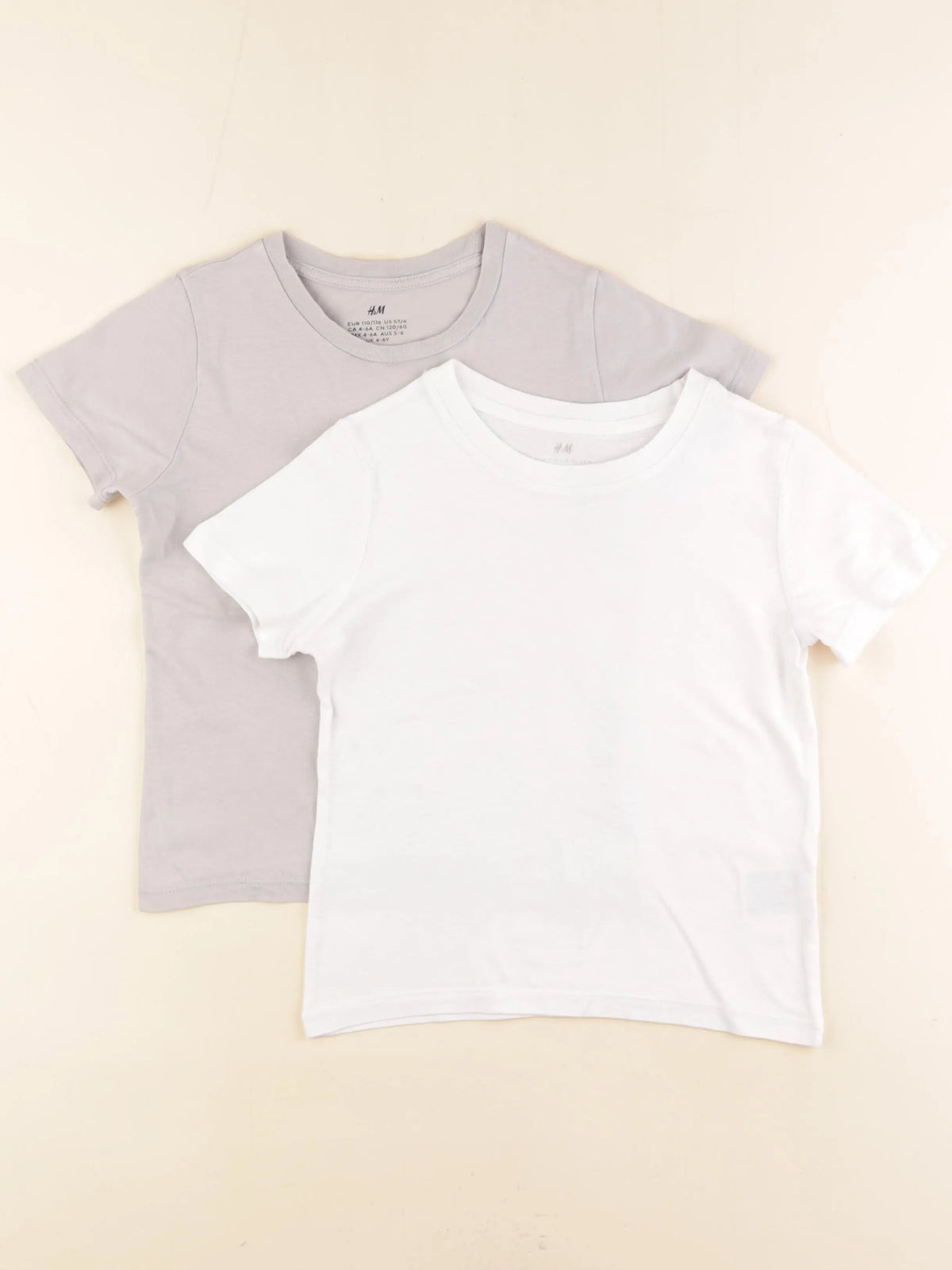 H&M - lot de 2 tee-shirts blanc, gris - 4/6 ans