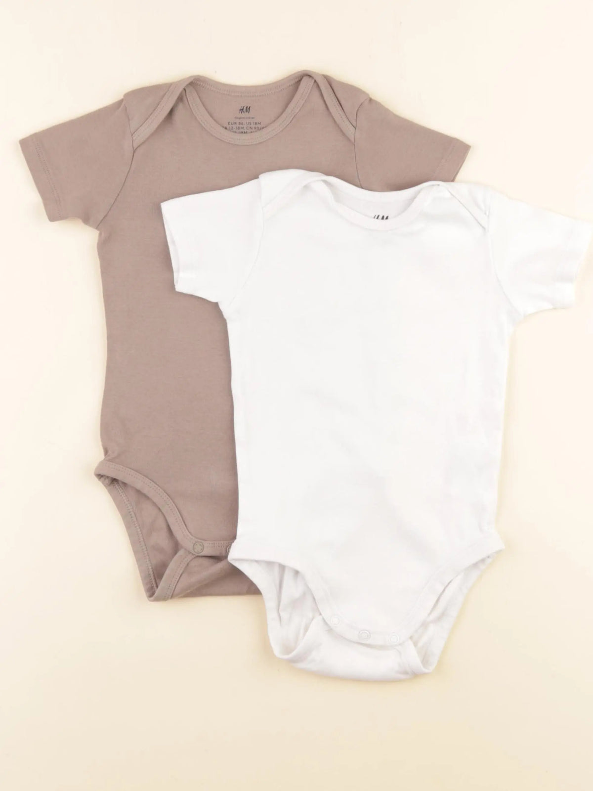 H&M - lot de 2 bodies en coton blanc, marron - 12/18 mois