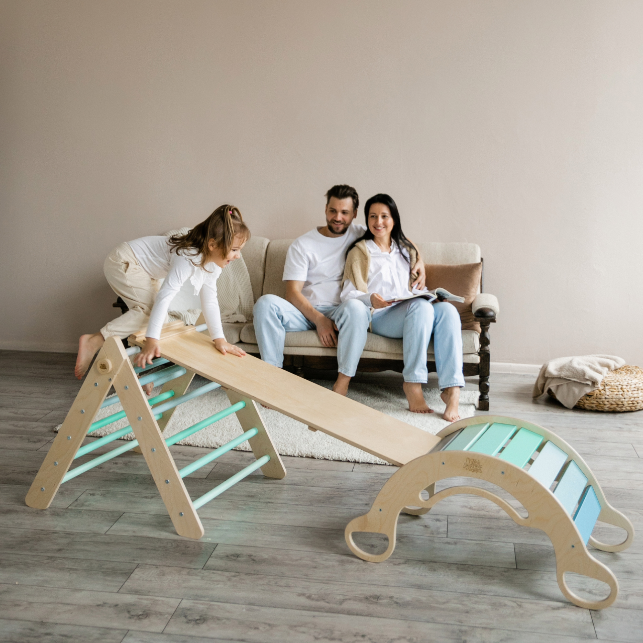 Ensemble - Triangle de Pikler + un grand toboggan à double face + bascule d’équilibre