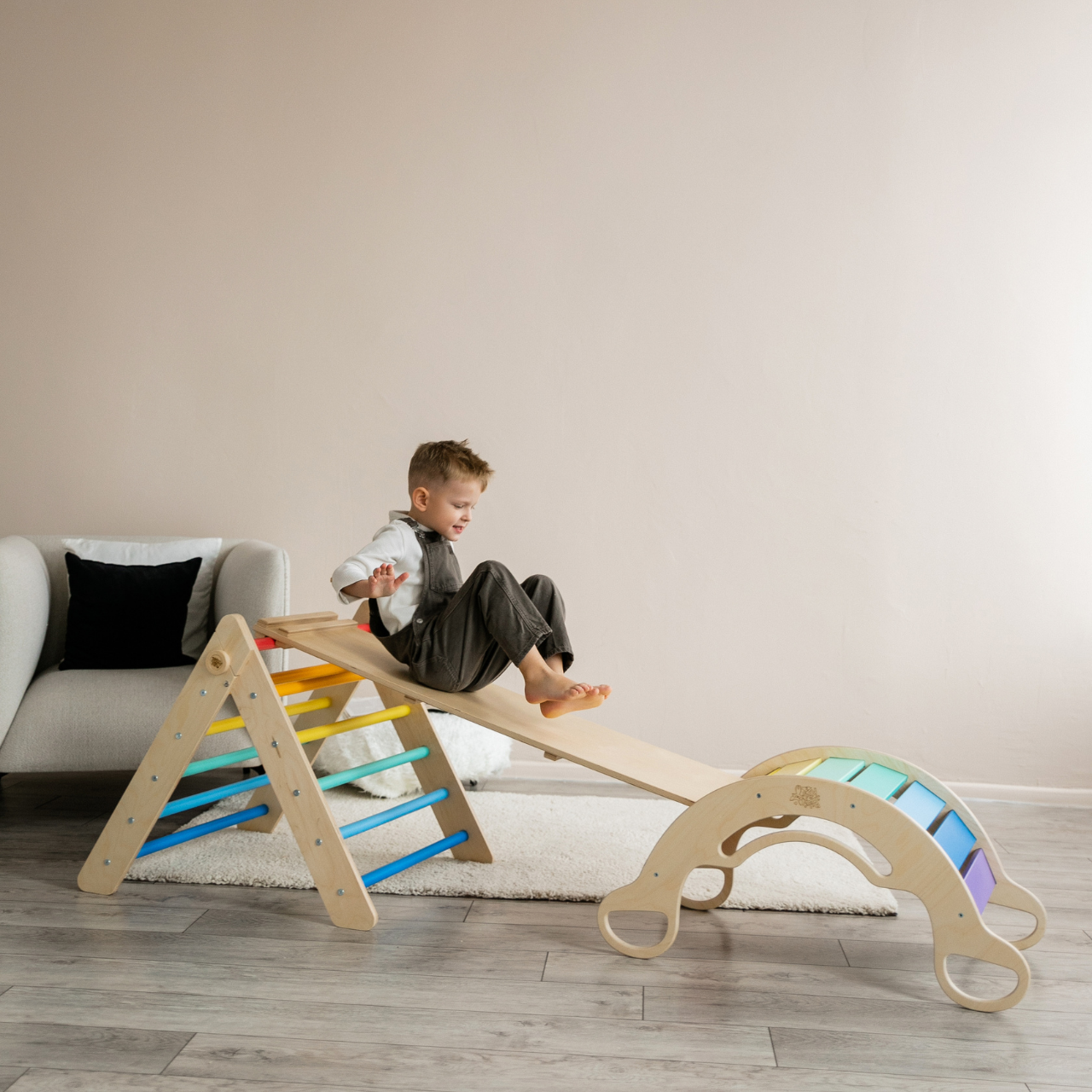 Ensemble - Triangle de Pikler + un grand toboggan à double face + bascule d’équilibre