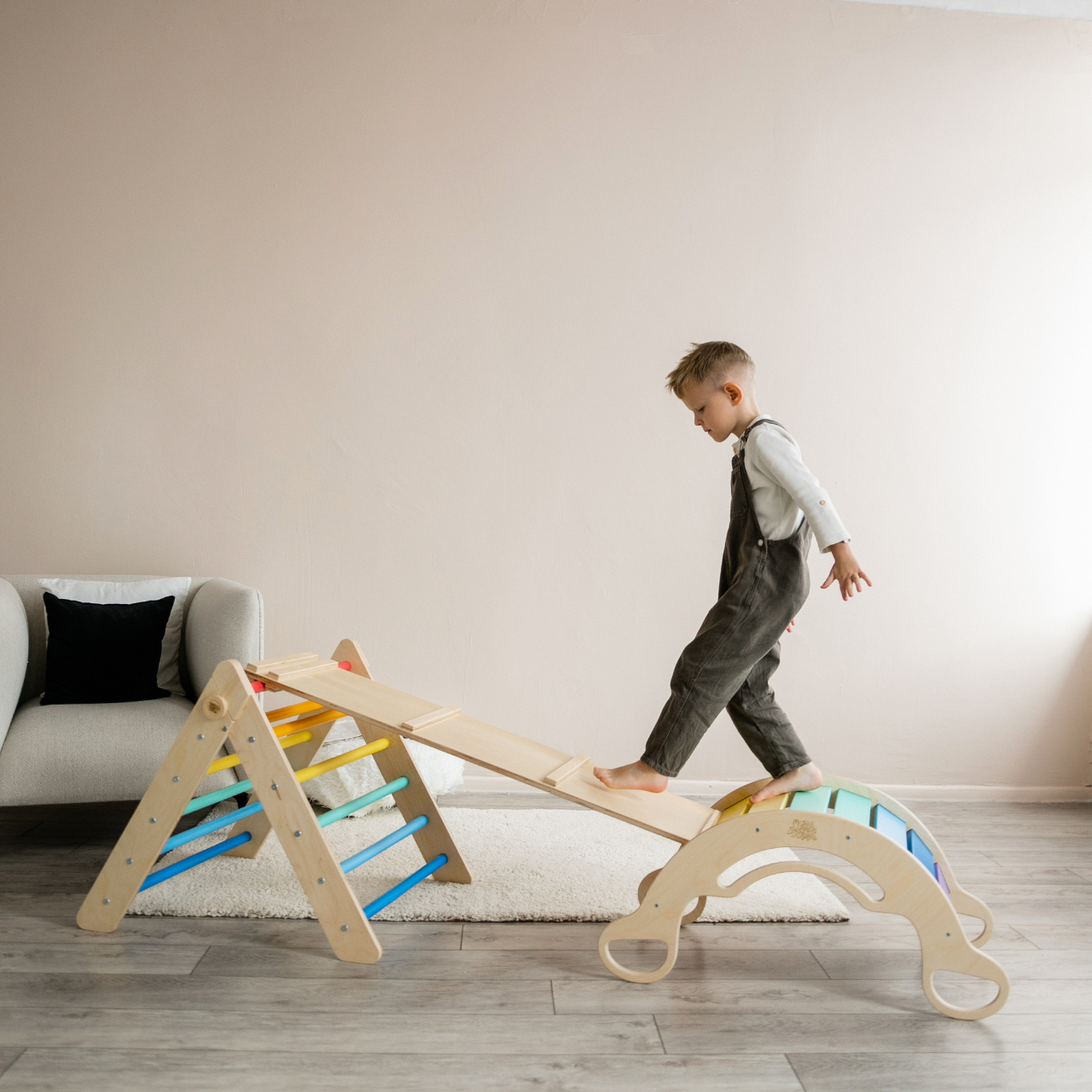 Ensemble - Triangle de Pikler + un grand toboggan à double face + bascule d’équilibre