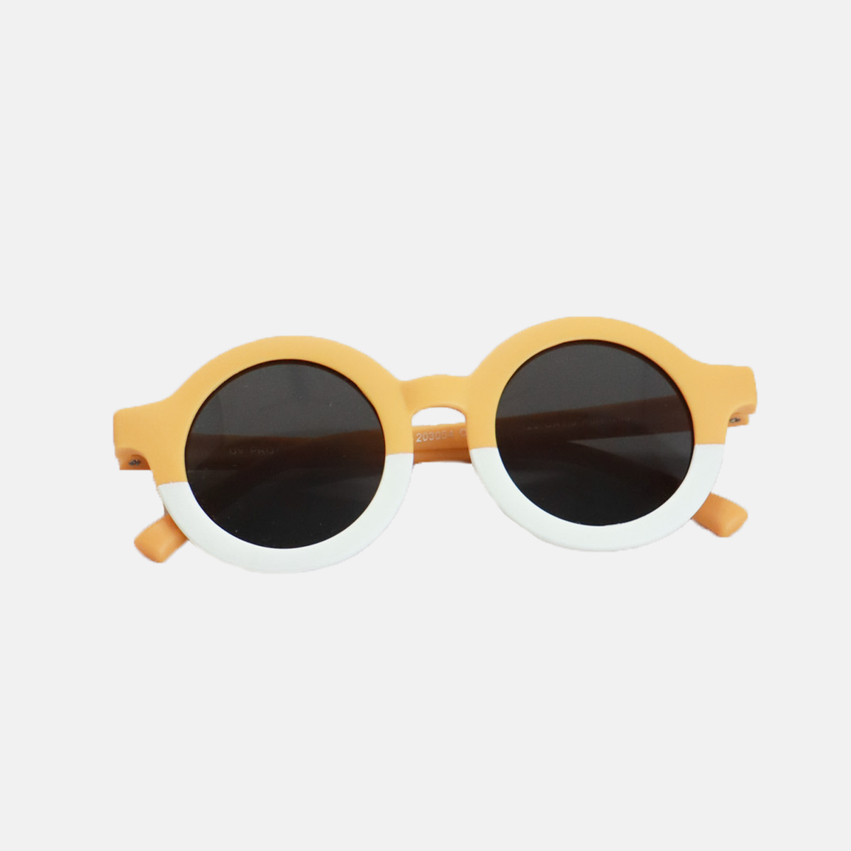 Lunettes de soleil bébé catégorie 3 Hop'Pop bicolores moutarde et blanc, verres ronds noirs haute protection anti-UV, idéales pour forte luminosité.