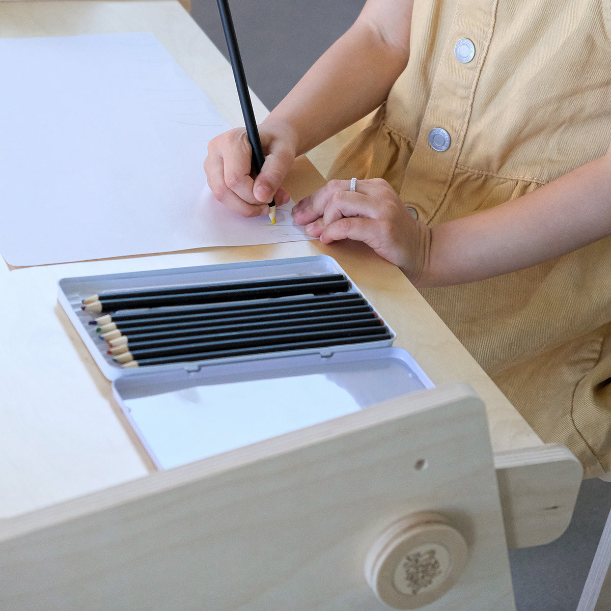 Ensemble - table et chaise évolutives pour jeunes enfants - nature