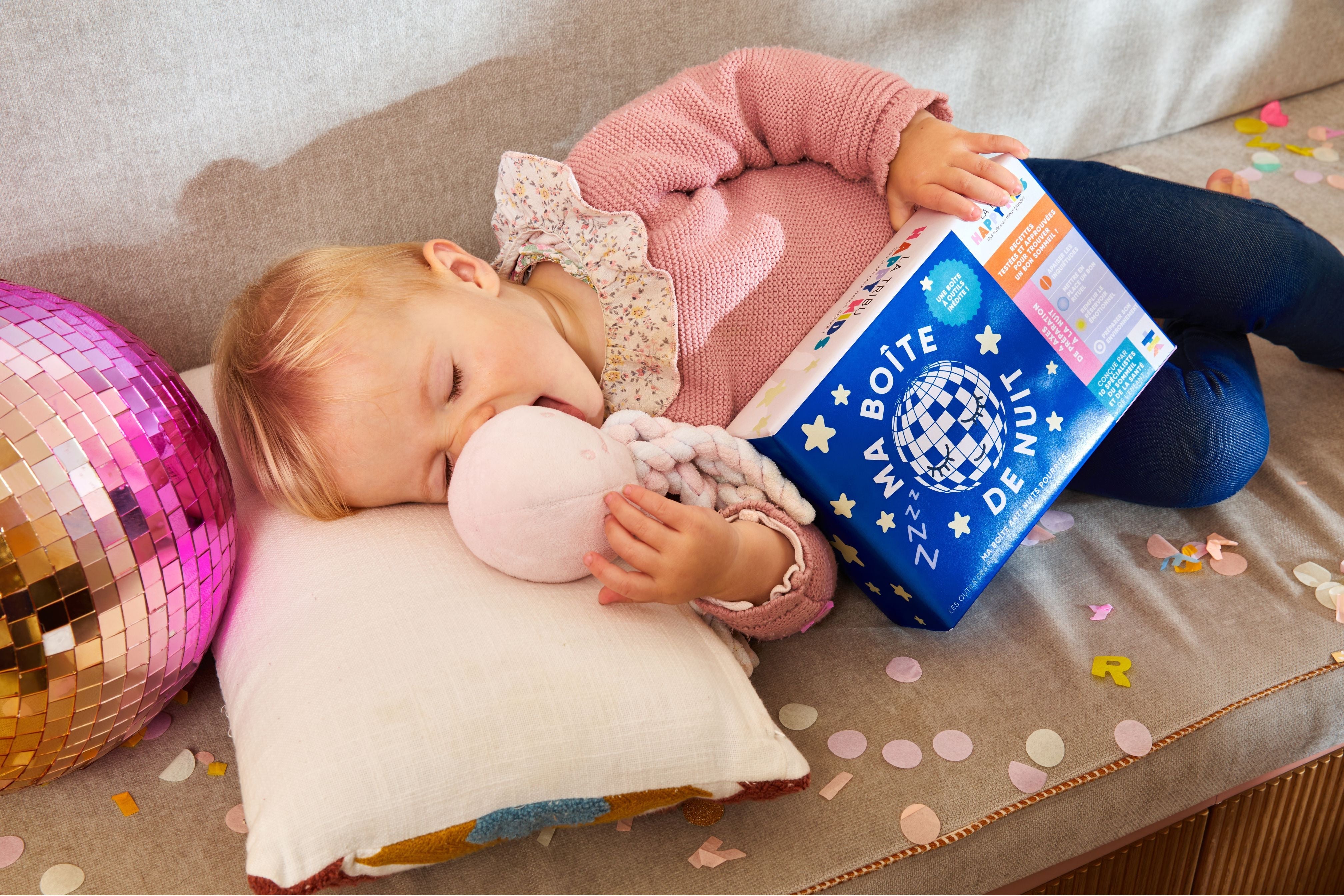 Enfant endormie avec Ma Boîte de Nuit