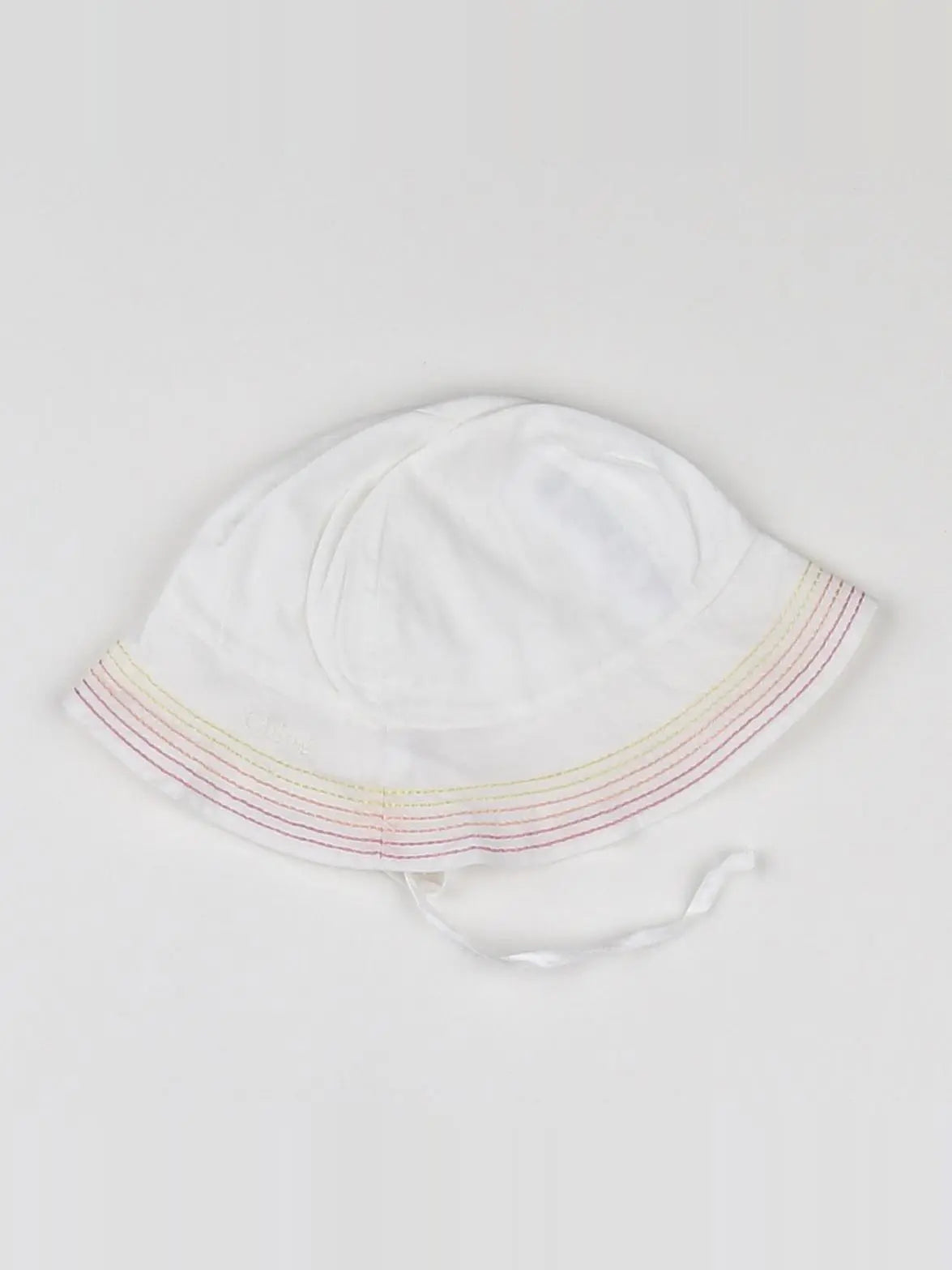 Chloé - chapeau blanc - 1 mois