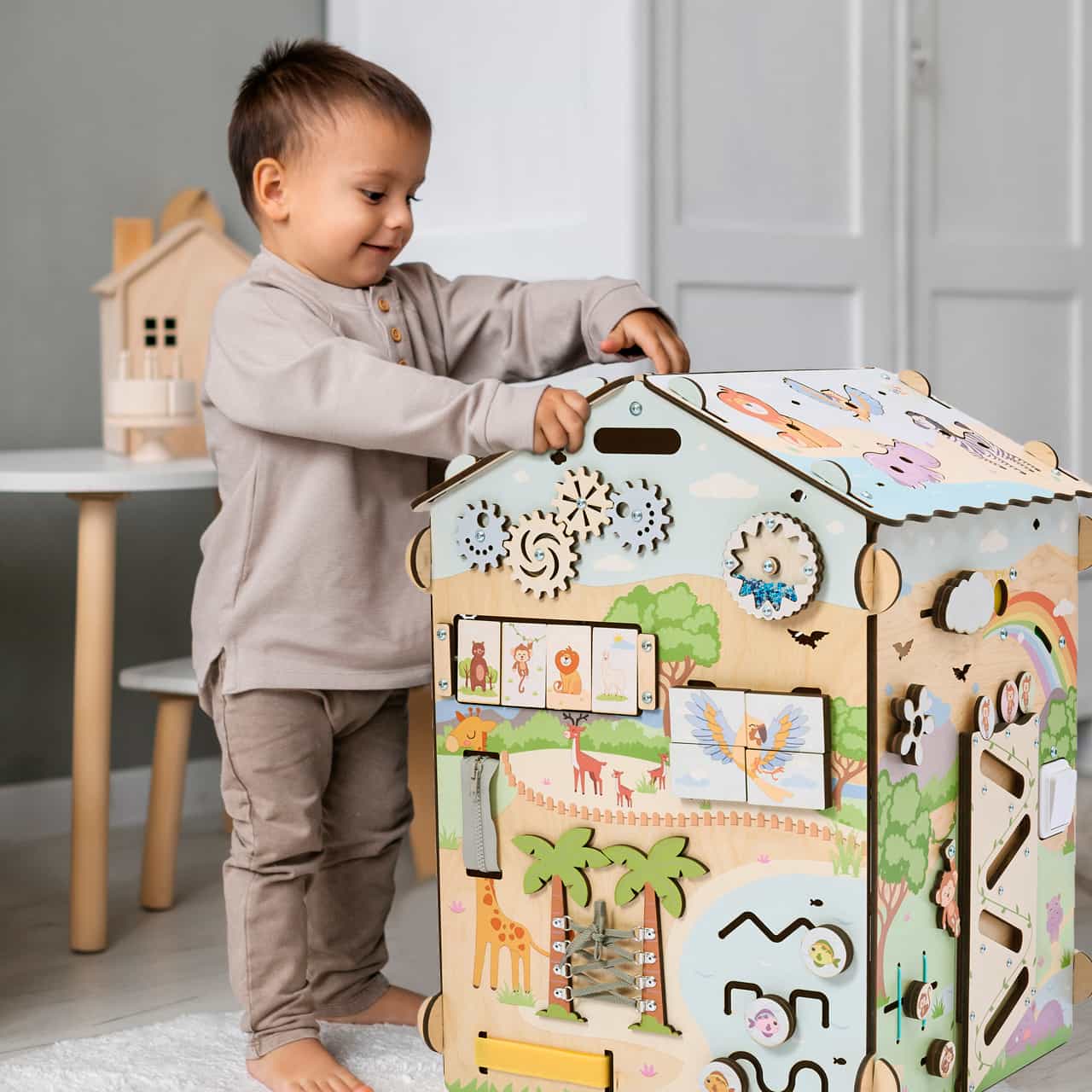 Busy board Maison d’activités “ZOO” de BusyKids